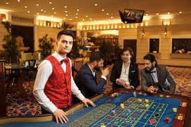 Tampilan permainan Money Train di layar ponsel Android cmd398 dengan gulungan dan kontrol taruhan